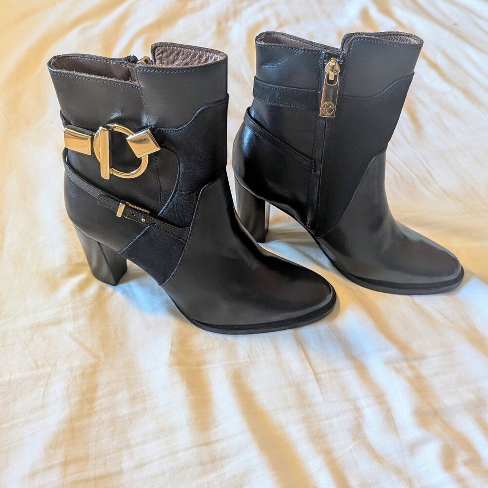 Cuadra Women's Ankle Booties , Black With Gold Buckle, Size 5.5 (MX 23)